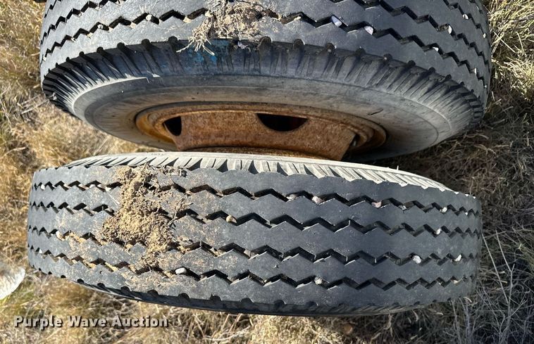 image for item ER8107 1997 International 4700 truck cab and chassis