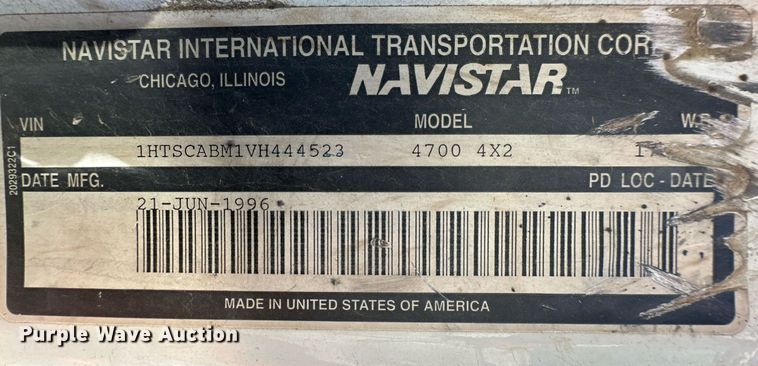 image for item ER8107 1997 International 4700 truck cab and chassis