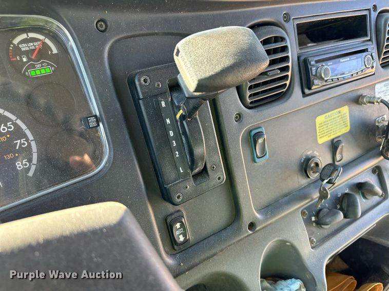 image for item ER8115 2013 Freightliner B2B school bus