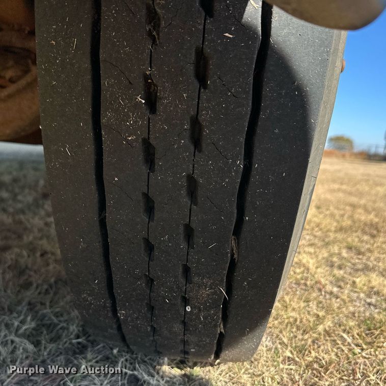 image for item ER8115 2013 Freightliner B2B school bus