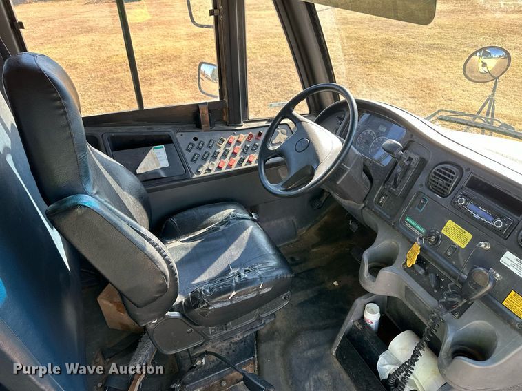 image for item ER8116 2013 Freightliner B2B school bus