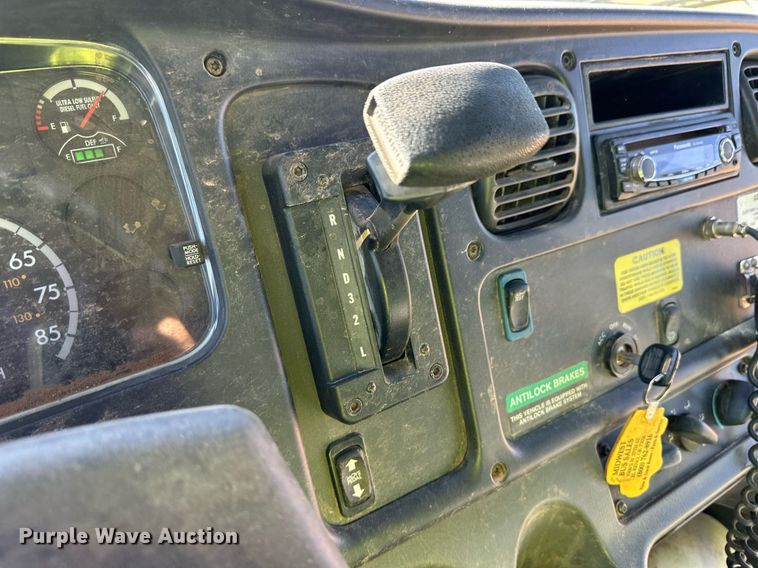 image for item ER8116 2013 Freightliner B2B school bus