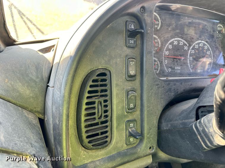 image for item ER8116 2013 Freightliner B2B school bus