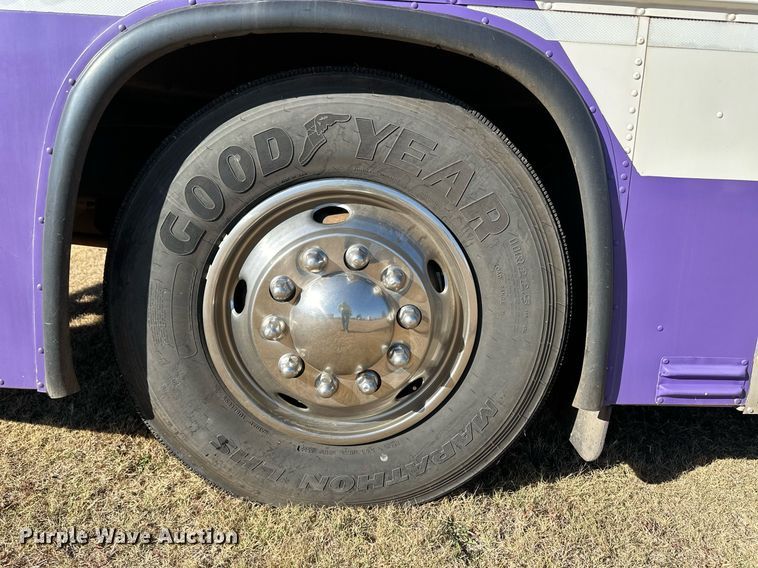 image for item ER8117 2001 Blue Bird 44PS All American coach bus