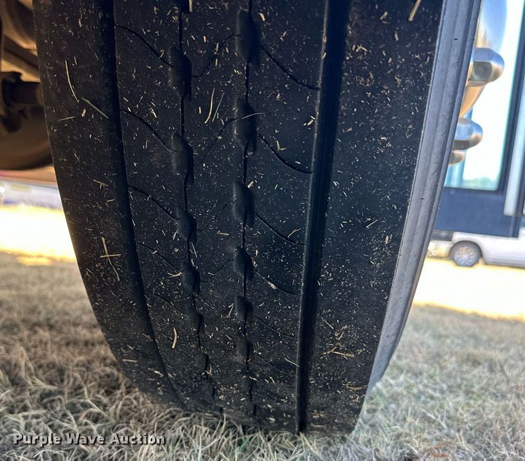 image for item ER8117 2001 Blue Bird 44PS All American coach bus