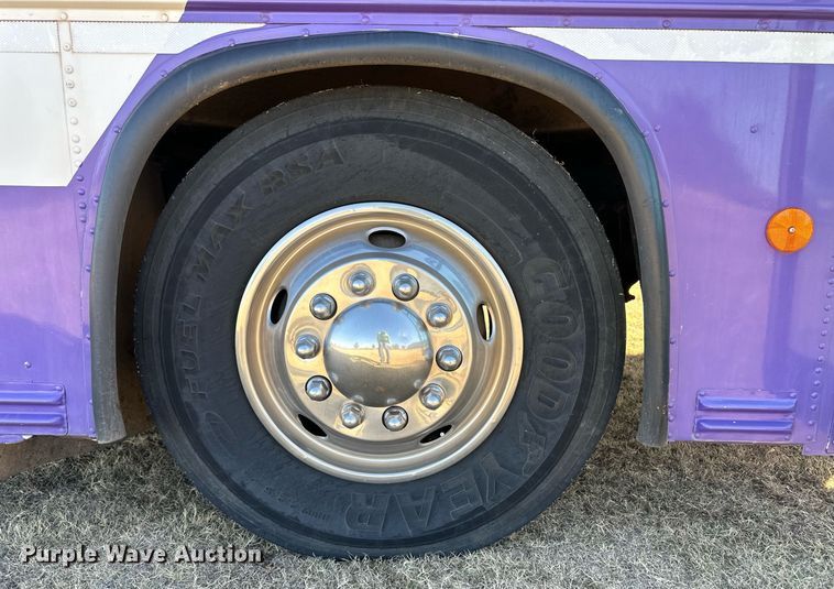 image for item ER8117 2001 Blue Bird 44PS All American coach bus