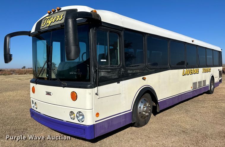 image for item ER8118 2002 Thomas Built Saf-T-Liner coach bus