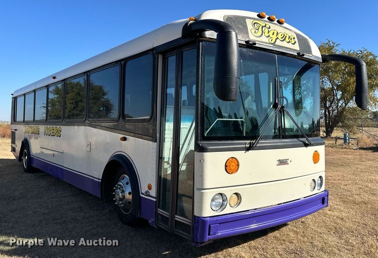 image for item ER8118 2002 Thomas Built Saf-T-Liner coach bus