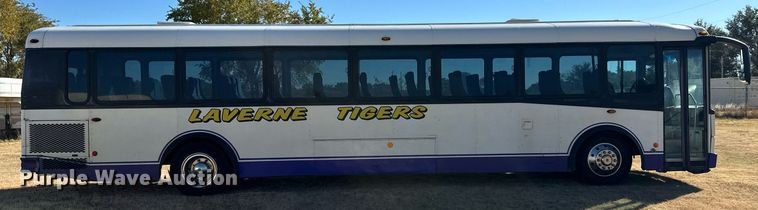 image for item ER8118 2002 Thomas Built Saf-T-Liner coach bus