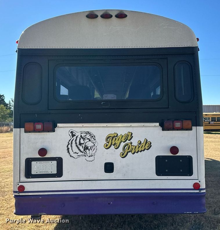 image for item ER8118 2002 Thomas Built Saf-T-Liner coach bus