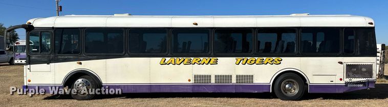 image for item ER8118 2002 Thomas Built Saf-T-Liner coach bus