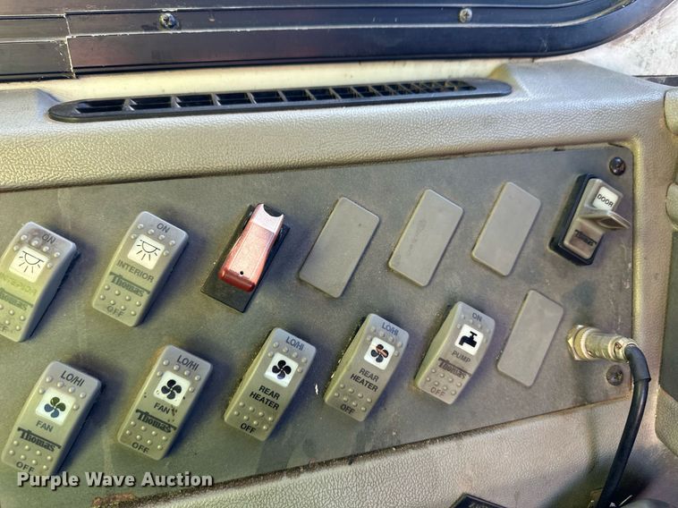 image for item ER8118 2002 Thomas Built Saf-T-Liner coach bus