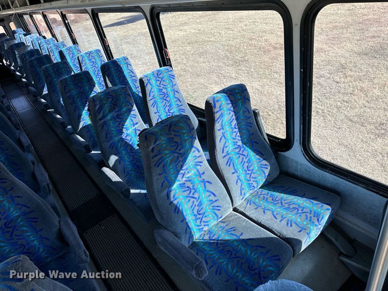 image for item ER8118 2002 Thomas Built Saf-T-Liner coach bus