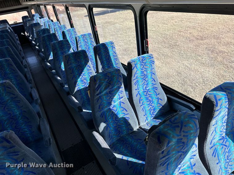 image for item ER8118 2002 Thomas Built Saf-T-Liner coach bus