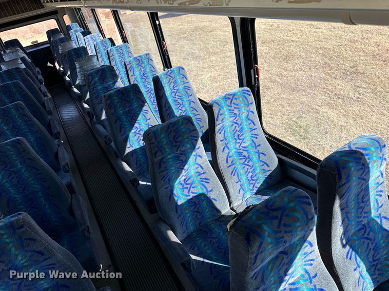 image for item ER8118 2002 Thomas Built Saf-T-Liner coach bus