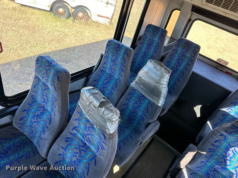 image for item ER8118 2002 Thomas Built Saf-T-Liner coach bus