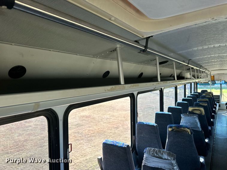 image for item ER8118 2002 Thomas Built Saf-T-Liner coach bus