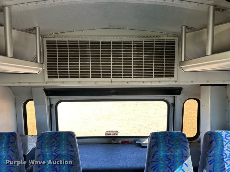 image for item ER8118 2002 Thomas Built Saf-T-Liner coach bus