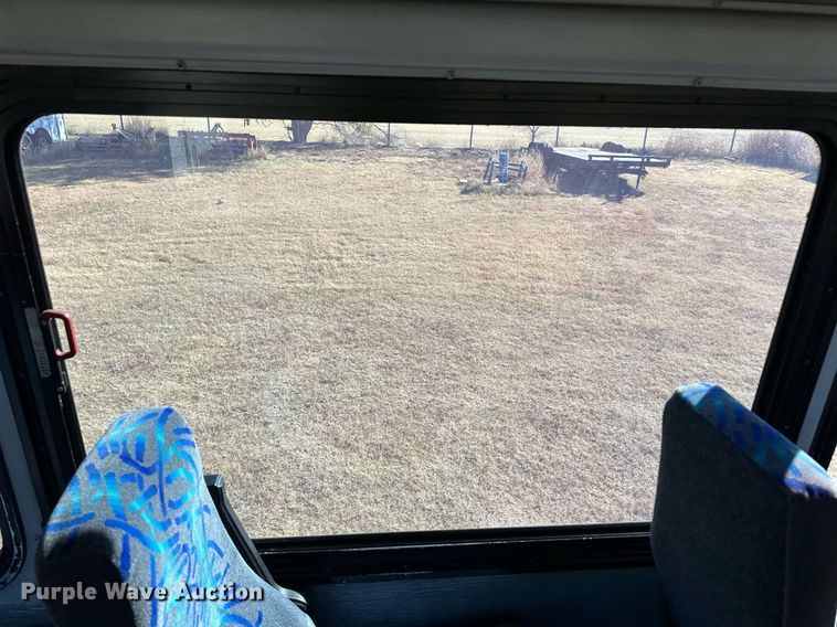 image for item ER8118 2002 Thomas Built Saf-T-Liner coach bus