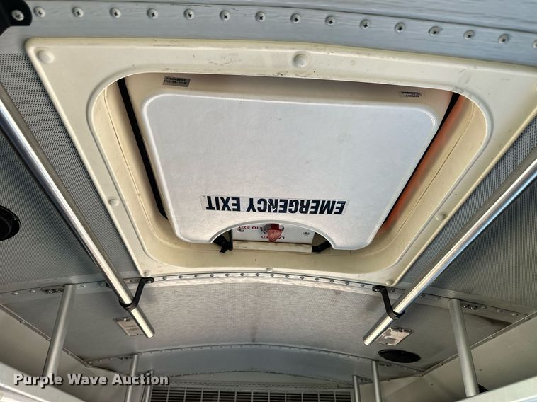 image for item ER8118 2002 Thomas Built Saf-T-Liner coach bus