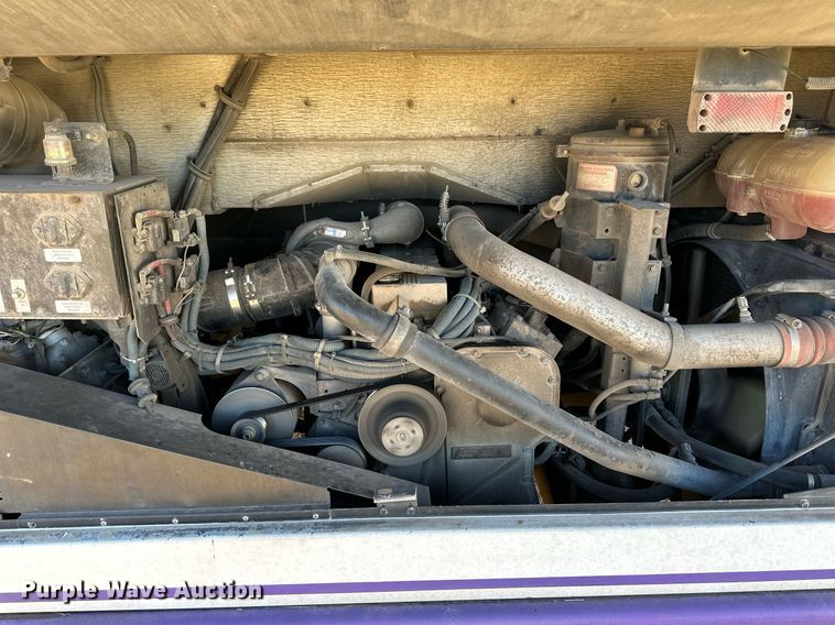 image for item ER8118 2002 Thomas Built Saf-T-Liner coach bus