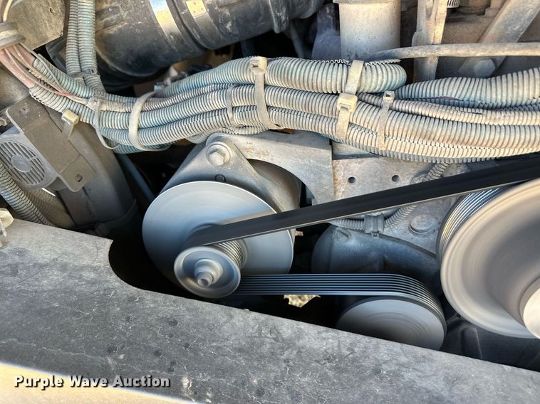 image for item ER8118 2002 Thomas Built Saf-T-Liner coach bus