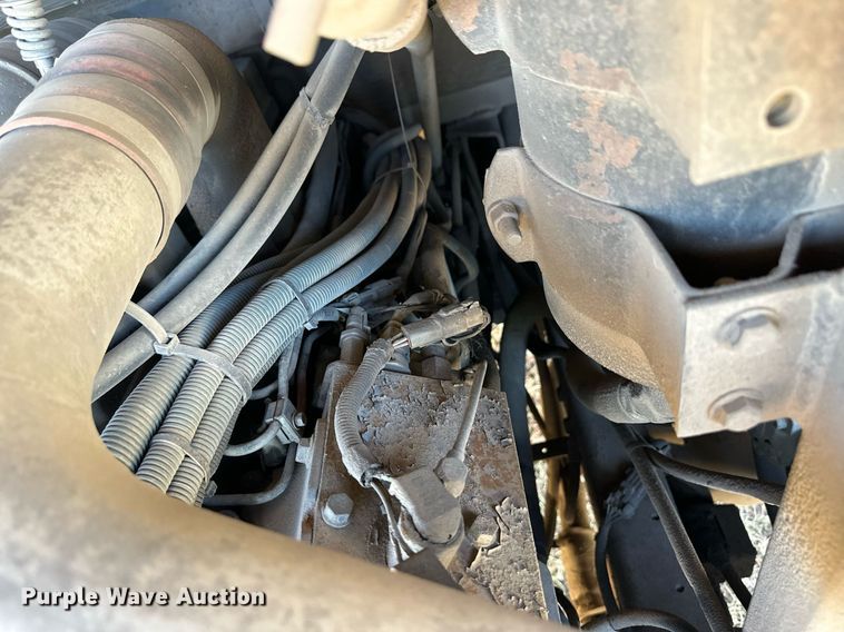 image for item ER8118 2002 Thomas Built Saf-T-Liner coach bus