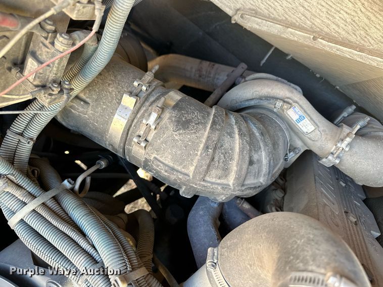 image for item ER8118 2002 Thomas Built Saf-T-Liner coach bus