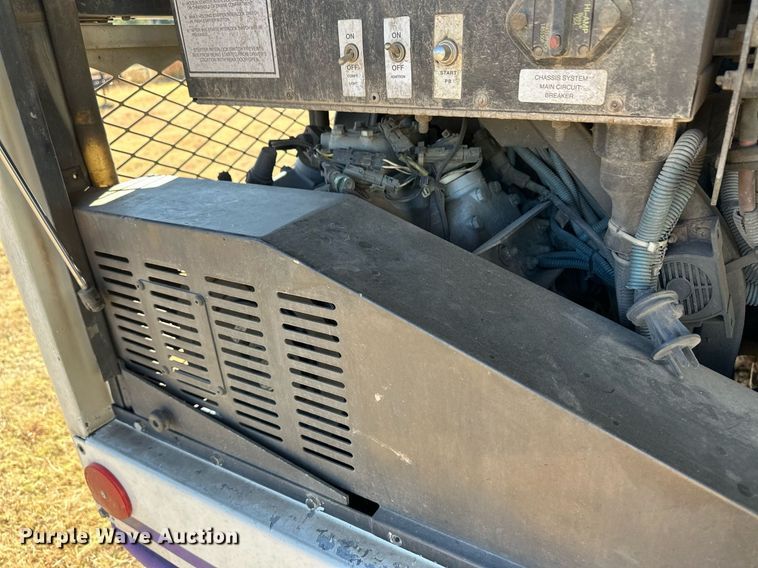 image for item ER8118 2002 Thomas Built Saf-T-Liner coach bus