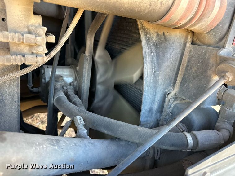 image for item ER8118 2002 Thomas Built Saf-T-Liner coach bus