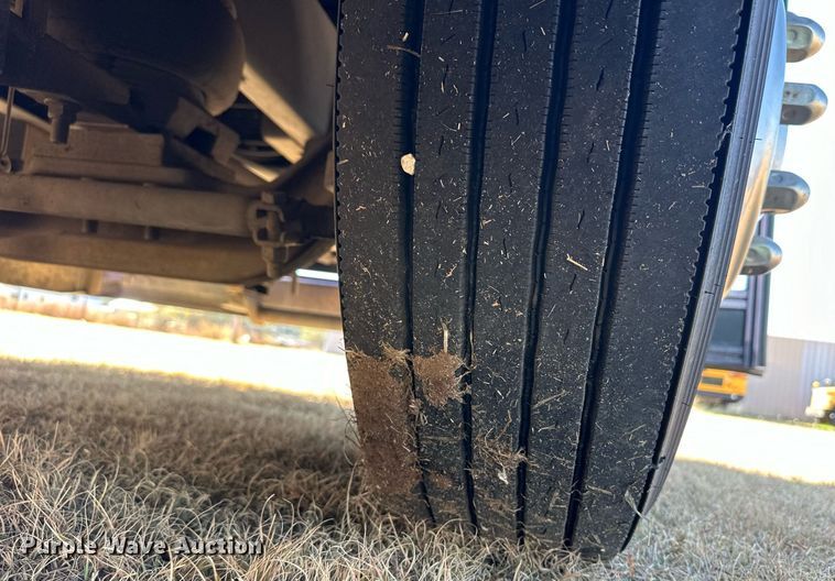 image for item ER8118 2002 Thomas Built Saf-T-Liner coach bus