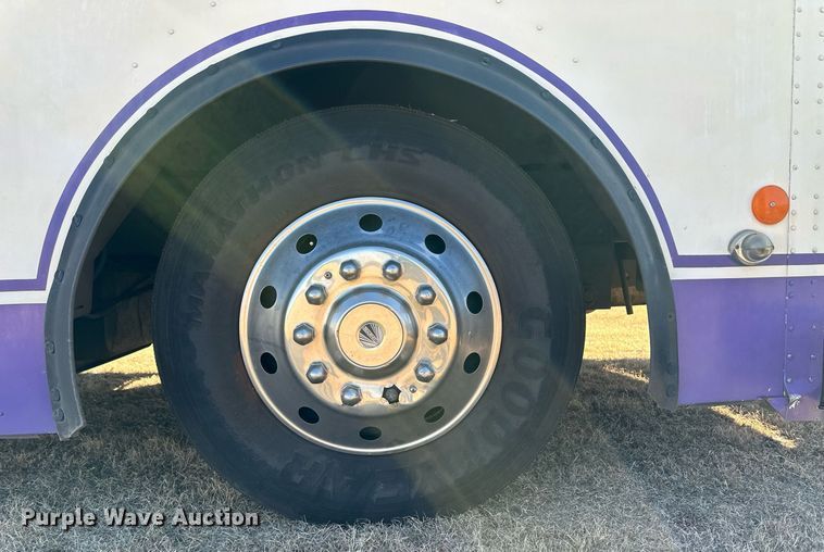 image for item ER8118 2002 Thomas Built Saf-T-Liner coach bus