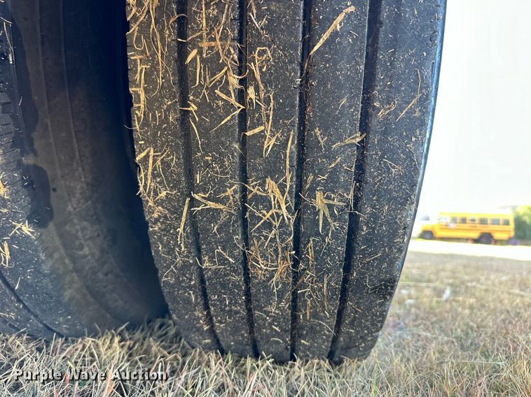 image for item ER8118 2002 Thomas Built Saf-T-Liner coach bus