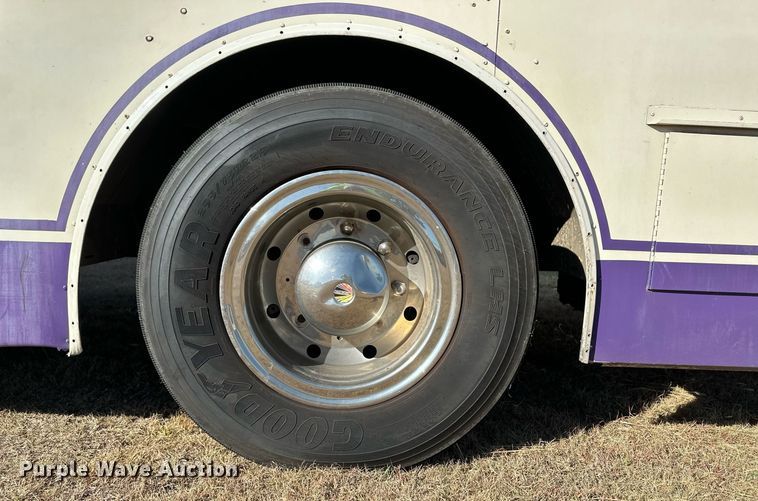 image for item ER8118 2002 Thomas Built Saf-T-Liner coach bus