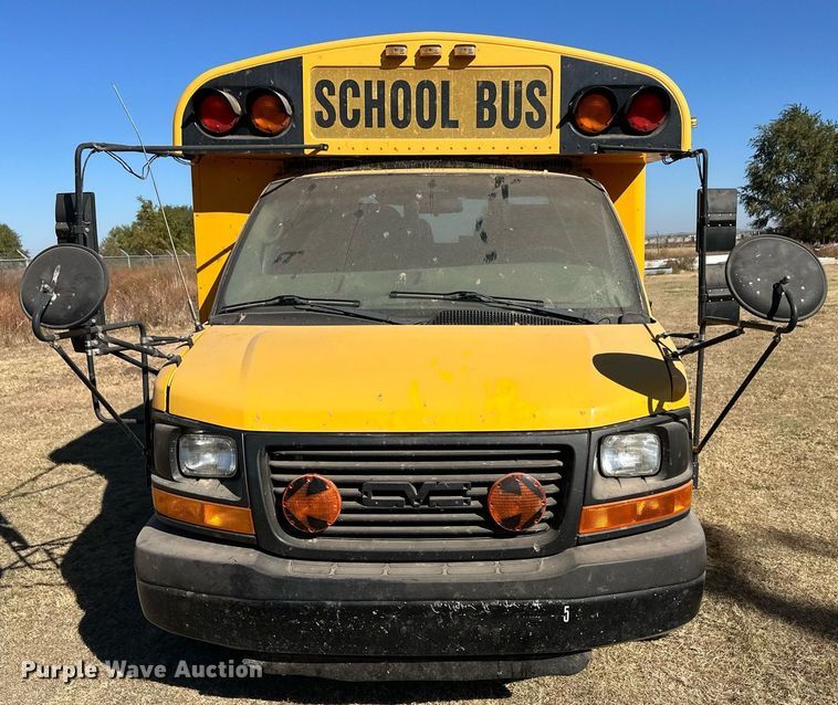 image for item ER8119 2006 GMC Savana G3500 school bus