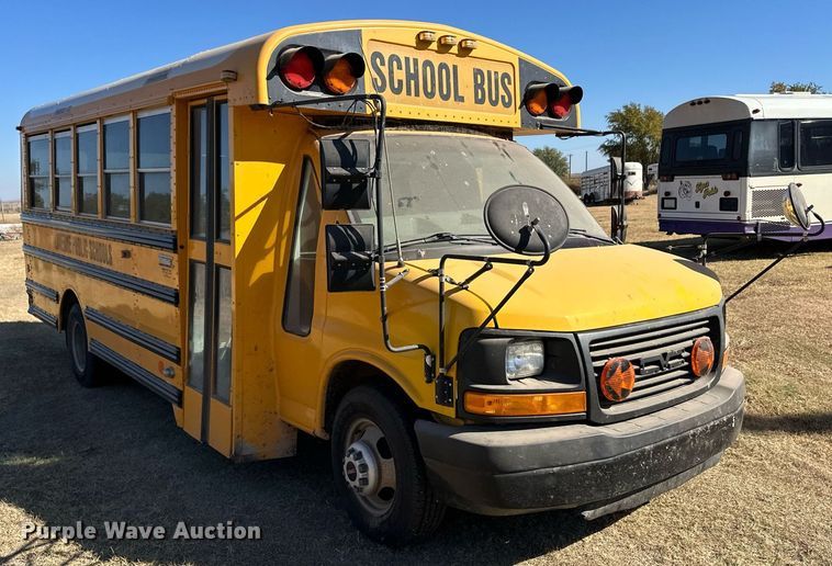 image for item ER8119 2006 GMC Savana G3500 school bus