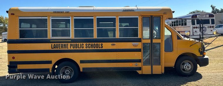 image for item ER8119 2006 GMC Savana G3500 school bus