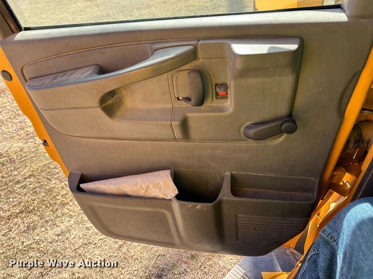 image for item ER8119 2006 GMC Savana G3500 school bus