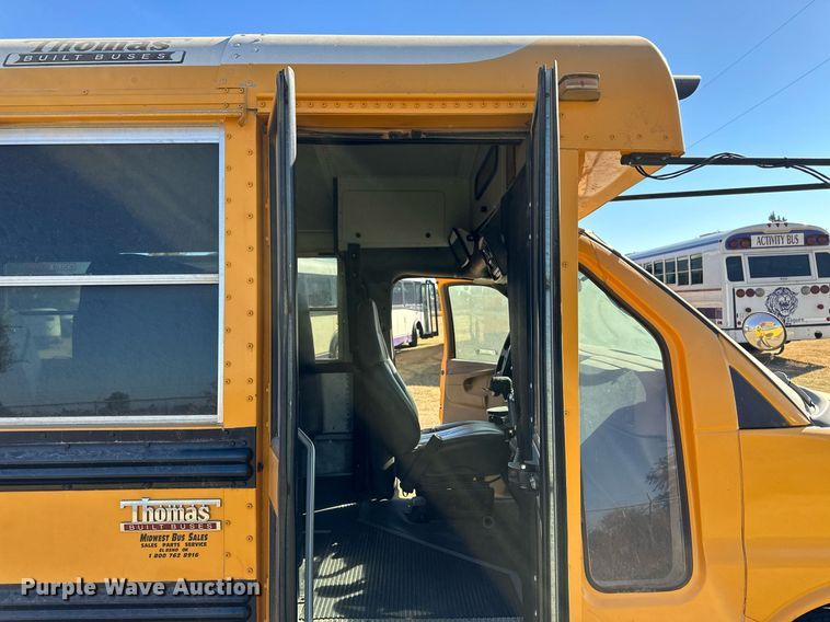 image for item ER8119 2006 GMC Savana G3500 school bus