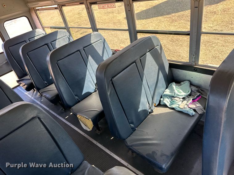 image for item ER8119 2006 GMC Savana G3500 school bus