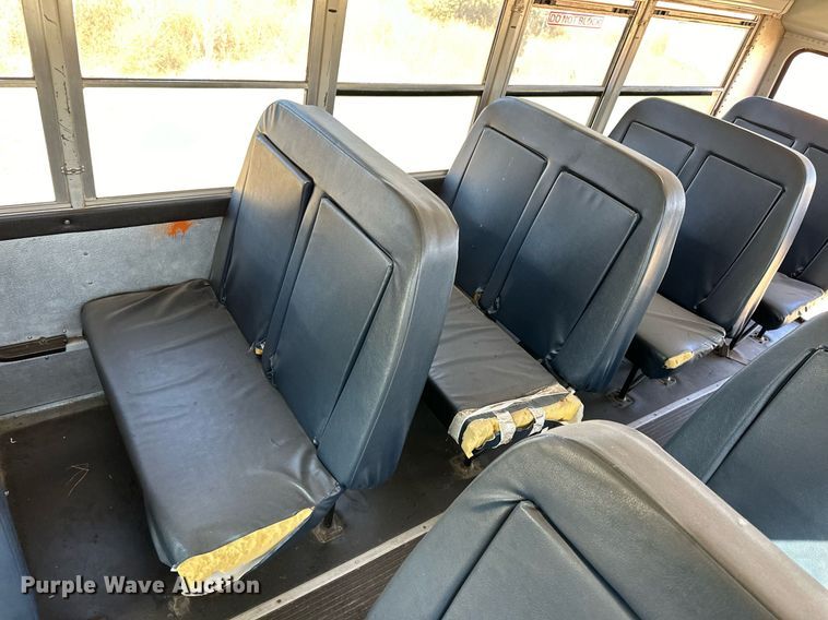 image for item ER8119 2006 GMC Savana G3500 school bus