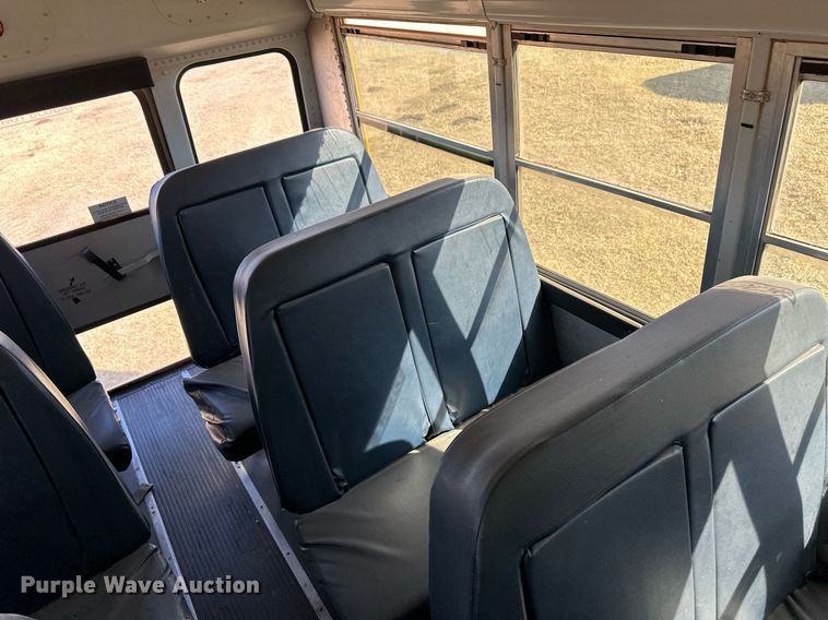 image for item ER8119 2006 GMC Savana G3500 school bus