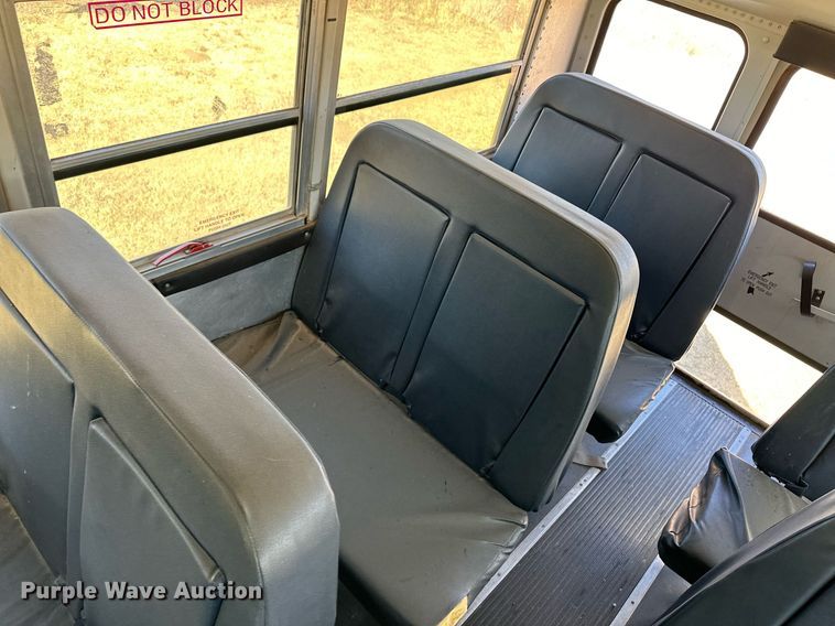 image for item ER8119 2006 GMC Savana G3500 school bus