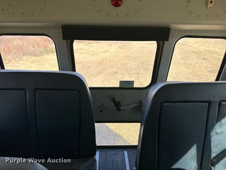 image for item ER8119 2006 GMC Savana G3500 school bus