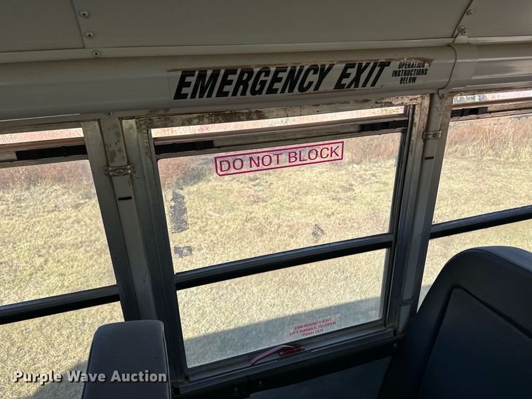 image for item ER8119 2006 GMC Savana G3500 school bus