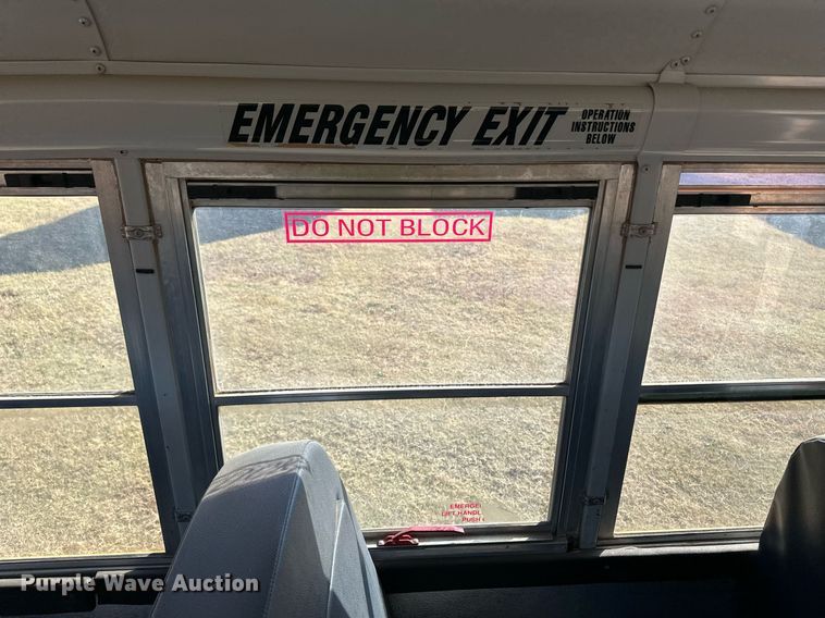 image for item ER8119 2006 GMC Savana G3500 school bus