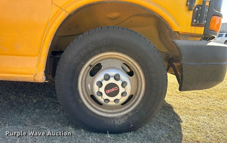 image for item ER8119 2006 GMC Savana G3500 school bus