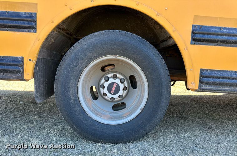 image for item ER8119 2006 GMC Savana G3500 school bus
