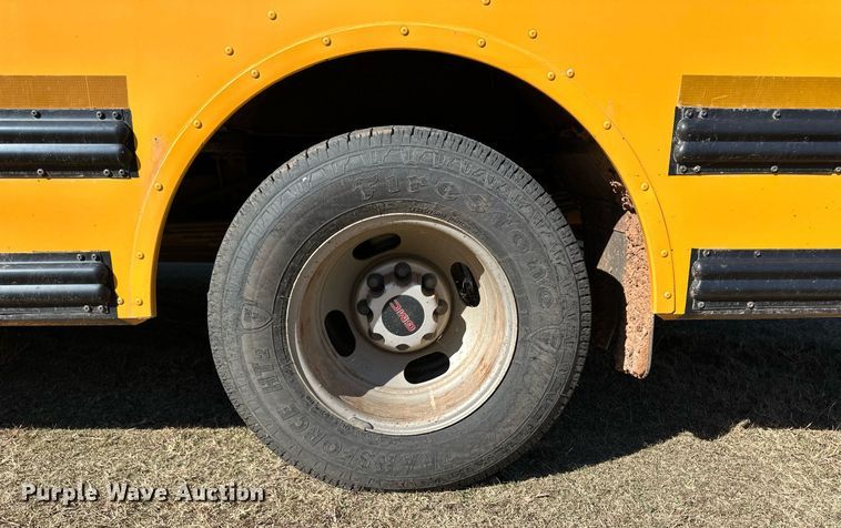 image for item ER8119 2006 GMC Savana G3500 school bus