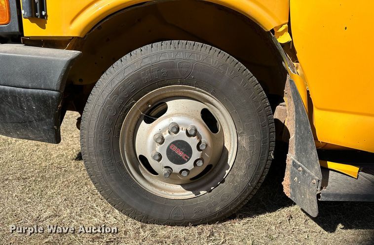 image for item ER8119 2006 GMC Savana G3500 school bus